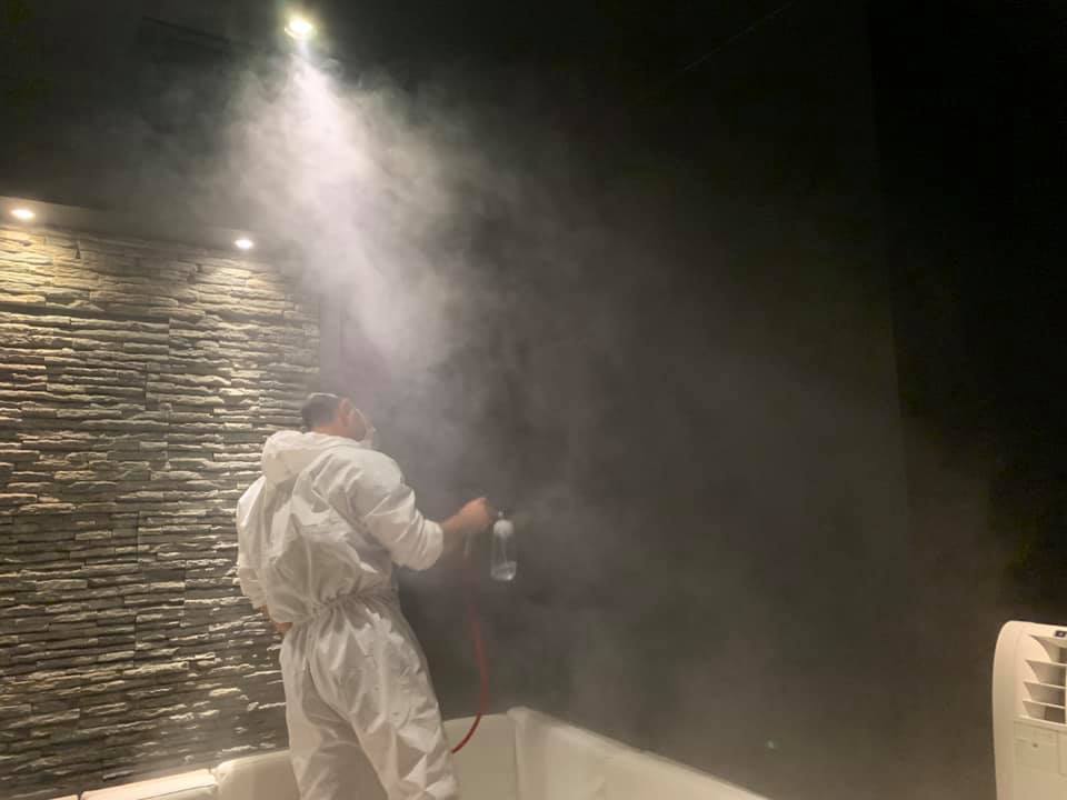 本日は、ラウンジの「エコキメラ」処理を依頼されました。